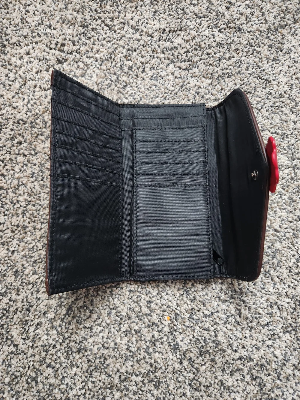 Hogwarts Letter Trifold Wallet - Picture 3 of 3